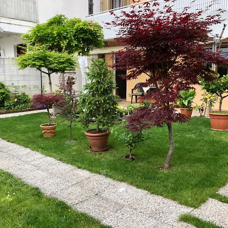 Bed and Breakfast Sensory Garden *